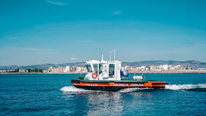Sıfır emisyonlu çok amaçlı gemi 'Castalia', Castellón limanı sularında faaliyet gösteriyor.