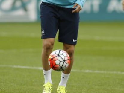 Benzema, durante un entrenamiento con Francia.