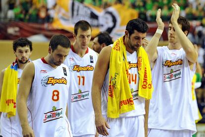 De izquierda a derecha, Sergio Llull, Raúl López, Fran Vázquez, Alex Mumbrú y Víctor Claver al finalizar el partido.