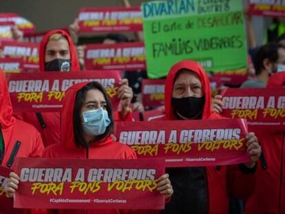 Concentración frente a la sede de Haya Real State, inmobiliaria del fondo de inversión Cerberus, en Barcelona.