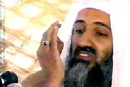 Una imagen de Osama Bin Laden, en Afganistán, en un vídeo repartido a militantes de su organización, Al Qaeda.