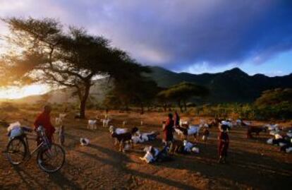 Mujeres Massai Mara al pie del monte Longido, en la región de Arusha, en Tanzania.