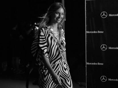 Modelo en el &#039;backstage&#039; de la Mercedes-Benz Fashion Week Madrid, en septiembre de 2016.