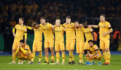 Los jugadores del Dynamo Dresden, durante un partido de la Bundesliga 2, el pasado octubre.