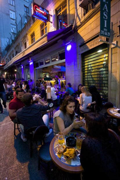 Terrazas en el barrio bohemio de Estambul, Beyoglu.