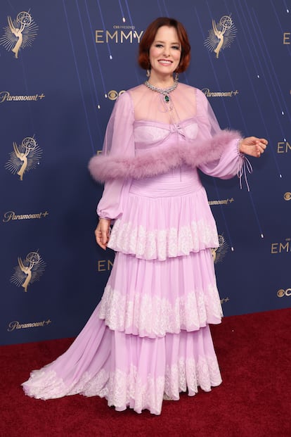 Parker Posey, actriz de 'The white lotus', serie que contaba nada menos que con 23 nominaciones, con un vestido de alta costura de Valentino.
