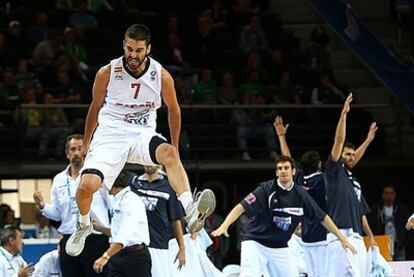 Navarro celebra el pase a la final de España.