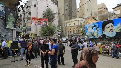 Posters muestran al líder de Hezbolá Hassan Nasrallah, en Beirut, el domingo durante las elecciones