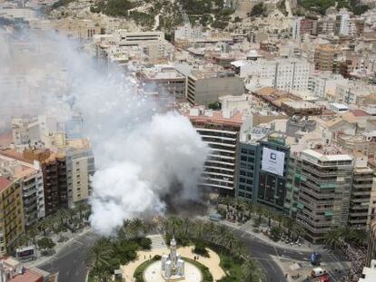 Vista a&eacute;rea de la primera &#039;masclet&agrave;&#039; de Fogueres. 