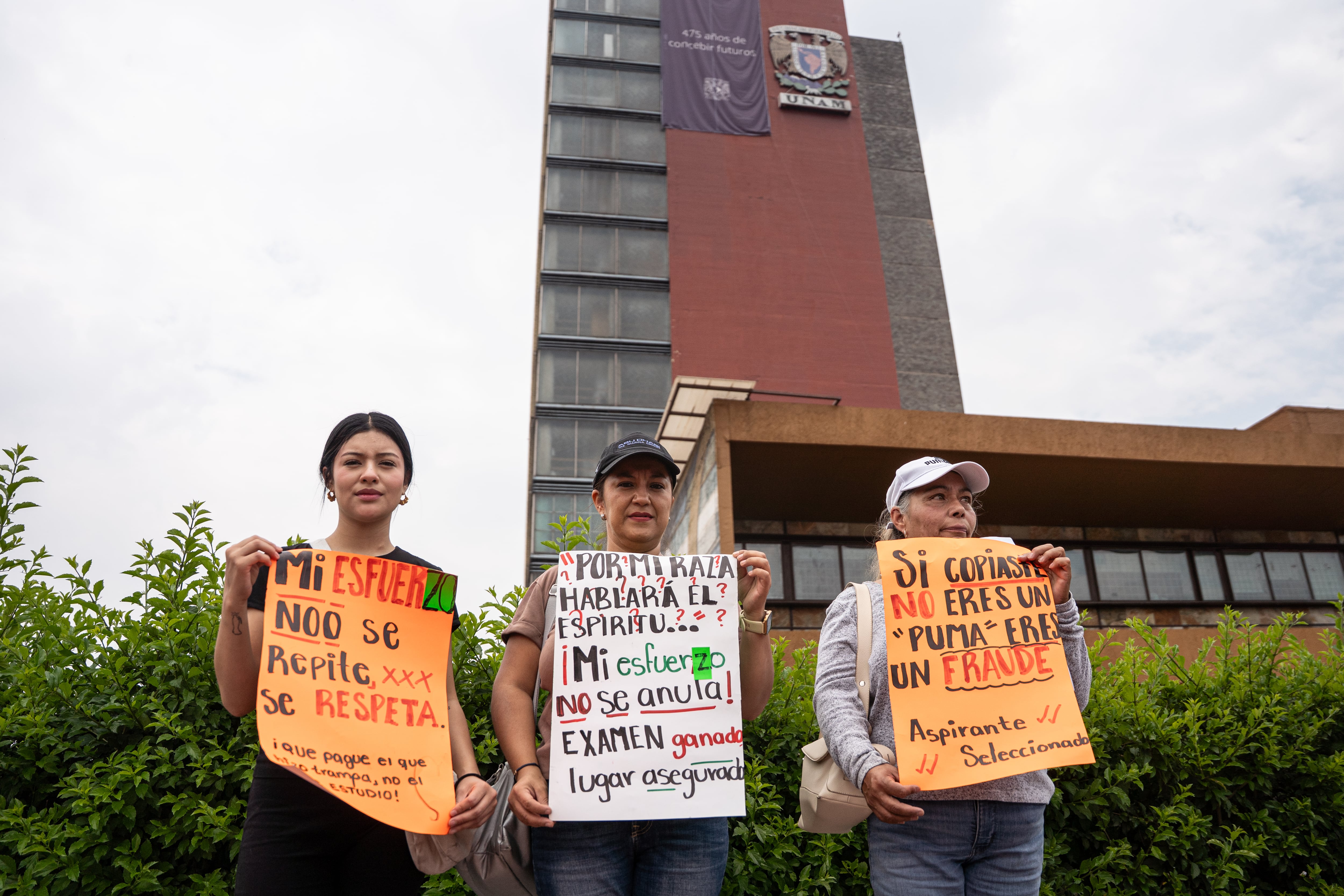 Protesta de aspirantes rechazados en la Torre de Rectoría de la UNAM, el 28 de julio.