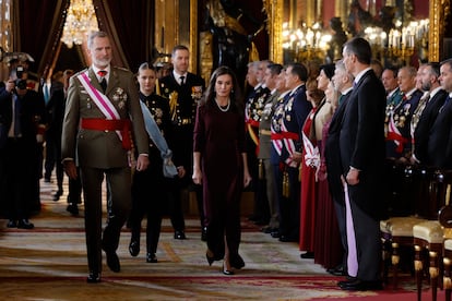 El rey Felipe VI, la reina Letizia, la princesa de Asturias, y el presidente del Gobierno, Pedro Snchez, durante la celebracin de la Pascua Militar.