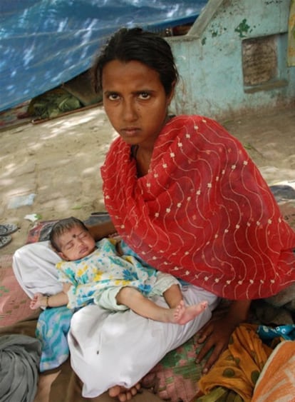 La hija de Fatma nació hace una semana. Toma el pecho, pero su madre no come todos los días.