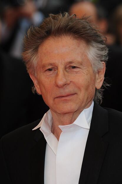 En 1977 Roman Polanski, de 43 años en ese entonces, drogó y obligó a una menor, de 13, a mantener relaciones sexuales después de una sesión fotográfica, delito por el que fue arrestado. Polanski se declaró culpable y pasó 42 días en la cárcel, pero estando en libertad bajo fianza y ante el temor de tener que volver a prisión para cumplir una condena mucho más severa huyó de EEUU a finales de 1978. </p> <br> <p> Polanski argumentó para su huida que en su día llegó a un acuerdo con las autoridades para cumplir sólo 48 días entre rejas, pero que escapó del país porque el magistrado Laurence Rittenband pretendía imponerle una condena más dura de la pactada. </p> <br> <p> Este embrollo judicial ha restringido su libertad de movimiento por todo el mundo durante años por miedo a que Estados Unidos reclamara su extradición. </p> <br> <p> Desde entonces, al menos otras dos mujeres lo han acusado de agresión sexual.