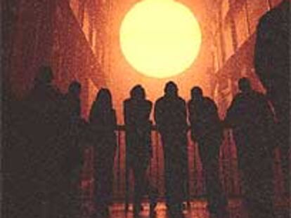 La instalación <i>The Weather Project,</i> del artista danés Olafur Eliasson, en la Tate Modern (hasta el 21 de marzo).