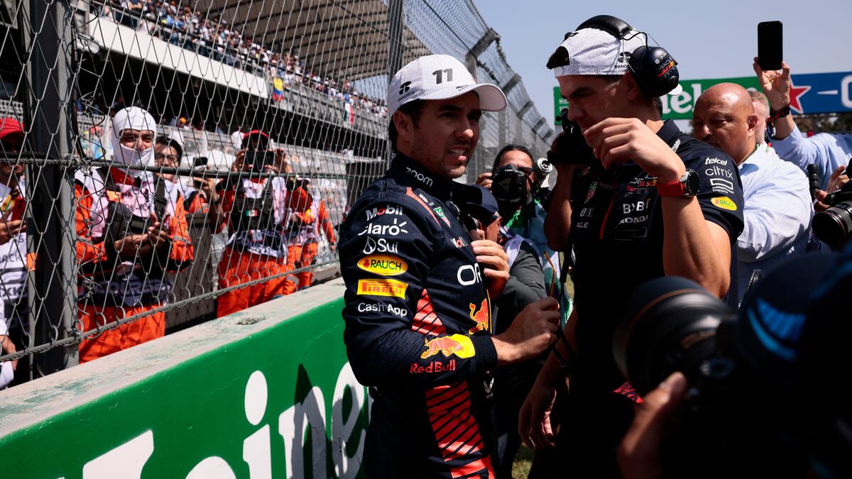 Checo Pérez tras caer en casa: “Solo pensaba en ganar en México y cuando tuve la oportunidad lo arriesgué, quizá de más”