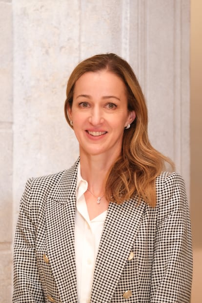 Nathalie Cerutti comienza a trabajar en Edmond de Rothschild como directora de responsabilidad corporativa. Llega procedente de Lombard Odier, donde era analista de renta variable. Anteriormente, trabajó como analista sénior de ESG/sostenibilidad en Ethos Services durante 5 años y en Pictet durante 8 años. Cerutti posee un máster en relaciones internacionales por el Instituto Universitario de Altos Estudios Internacionales de Ginebra.