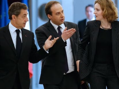 Sarkozy com o centrista Jean-Christophe Lagarde e a vice-presidenta da UMP, Nathalie Kosciusko-Morizet.