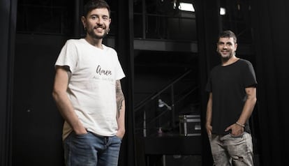 Sergi Carbonell i Alguer Miquel, membres del grup Txarango.