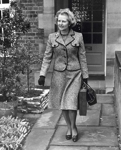 Margaret Thatcher y su emblemático power suit (1975).