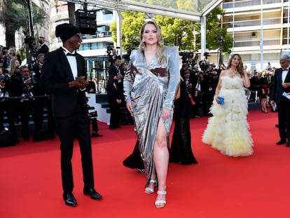 Los 'influencers' TerryLTam y Nikkie Tutorials en la alfombra roja del Festival de Cannes (Francia).