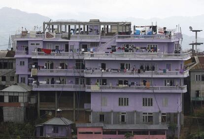 La casa de cuatro plantas de Ziona, en Baktawng, donde viven 181 miembros de la familia, distribuidos en 100 habitaciones.