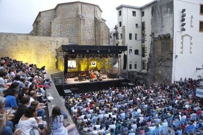 Concierto del Jazzaldia en una edición pasada, en la plaza de la Trinidad en San Sebastián.