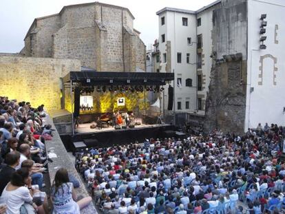 Concierto del Jazzaldia en una edición pasada, en la plaza de la Trinidad en San Sebastián.