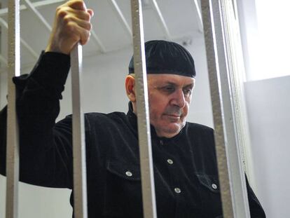 Titiyev, jefe de Memorial en Chechenia, durante la lectura del veredicto en un tribunal de Shali este lunes.