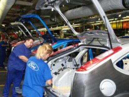 Trabajadores de la factor&iacute;a de Ford en Almussafes (Valencia).