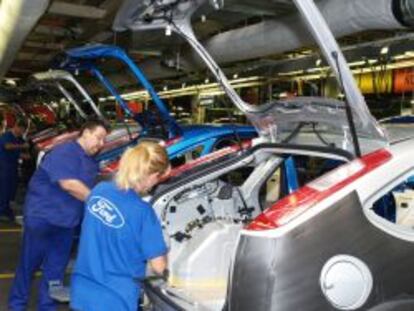 Trabajadores de la factor&iacute;a de Ford en Almussafes (Valencia).