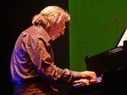 Francesc Burrull al piano en 2013.