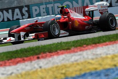 El español  consigue el séptimo lugar en los entrenamientos de Sepang, por detrás de su grandes rivales.