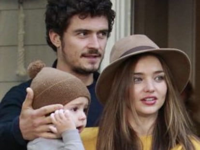 Orlando Bloom y Miranda Kerr, con su hijo.