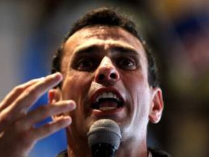 "La incorporación de Venezuela al Mercosur, eso será muy bueno el día que seamos un país que produce, un país que exporta, hoy no exportamos, hoy importamos incluso hasta para producir nuestra gasolina", dijo Capriles . EFE/Archivo