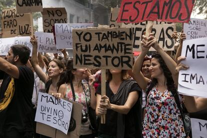 Organismos de Derechos Humanos, partidos de izquierda y ciudadanos, marchan por el centro de Buenos Aires hacia la Plaza de Mayo en conmemoración del 40 Aniversario del Golpe de Estado en Argentina. Buenos Aires, 24 Marzo 2015.