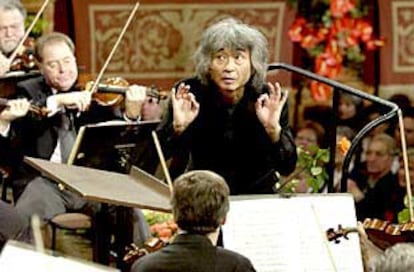 Uno de los gestos del director japonés Seiji Ozawa, durante el concierto de Año Nuevo en Viena.