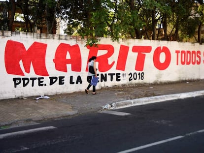 Pintada a favor de Mario Abdo, candidato del partido Colorado, en una calle de Asunción.