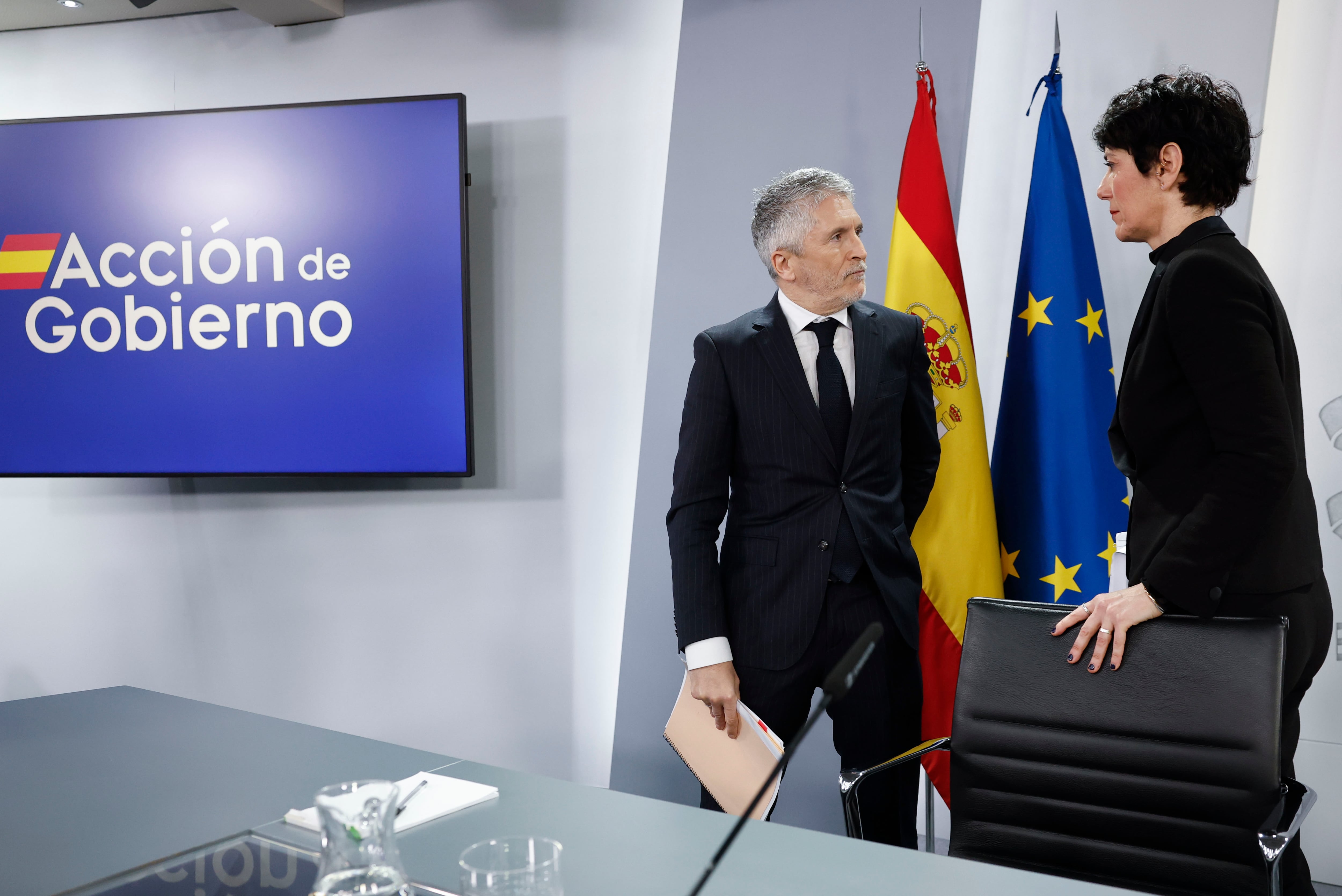 El Gobierno califica de “ruin e inhumano” a Abascal mientras sigue la minitregua con el PP