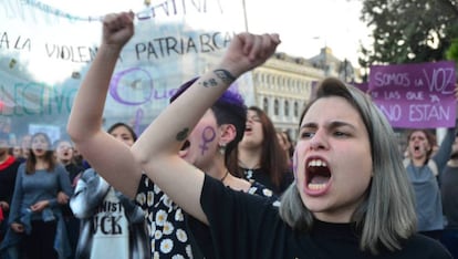 Una mujer protesta contra la sentencia del 'caso La Manada', en Madrid el pasado 4 de abril. 