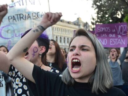Una mujer protesta contra la sentencia del 'caso La Manada', en Madrid el pasado 4 de abril. 