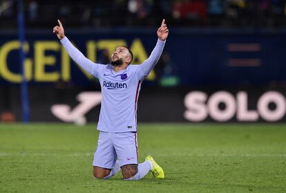 Memphis celebra su gol contra el Villarreal.