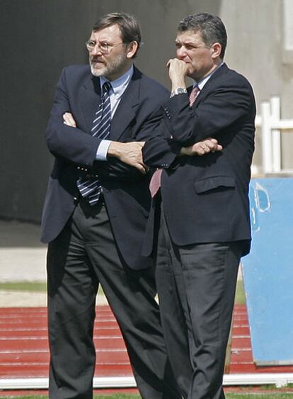 Jaime Lissavetzky y Ángel María Villar, en la ciudad deportiva de Las Rozas en Madrid.