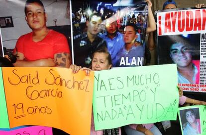 Familiares de los desaparecidos en una protesta el jueves.
