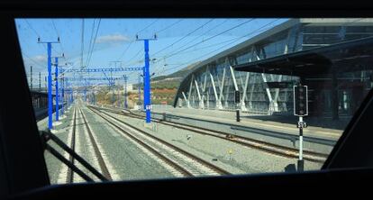 La estación Antequera-Santa Ana vista desde la cabina de un AVE.