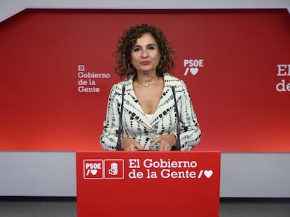 La vicesecretaria general del PSOE y ministra de Hacienda, María Jesús Montero, durante su comparecencia en la sede socialista este lunes.