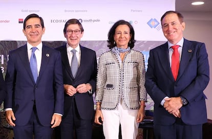 Los presidentes de BBVA (Carlos Torres), CaixaBank (José Ignacio Goirigolzarri), Banco Santander (Ana Botín) y Mapfre (Antonio Huertas), en un foro en Madrid.