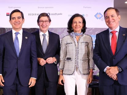 Los presidentes de BBVA (Carlos Torres), CaixaBank (José Ignacio Goirigolzarri), Banco Santander (Ana Botín) y Mapfre (Antonio Huertas), en un foro en Madrid.