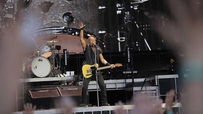 Bruce Springsteen volvió a vaciarse en el estadio donostiarra de Anoeta en su segundo concierto de la gira que realiza por España.