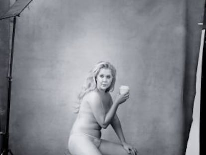 La actriz Amy Schumer en el calendario Pirelli 2016.