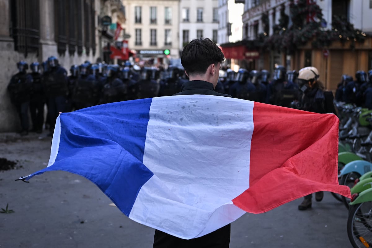Investors focus on government debt as bond yields rise
